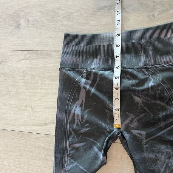 Lululemon women’s leggings size 4 - Picture 5 of 7